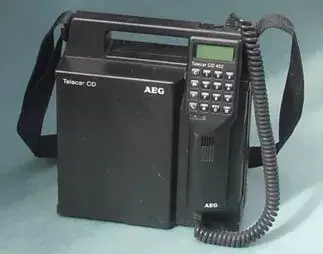 Foto: eerste ‘mobiele’ autotelefoons in de jaren tachtig 